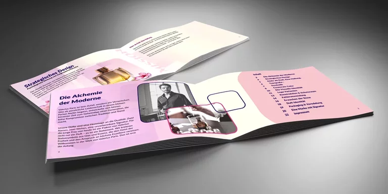 Mock-up eines Brandbooks mit vier geöffneten Seiten: